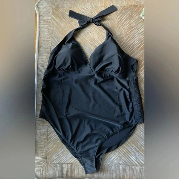 New Motherhood Maternity Women's Beach Bump One Piece Black Halter Swimsuit - Picture 5 of 10